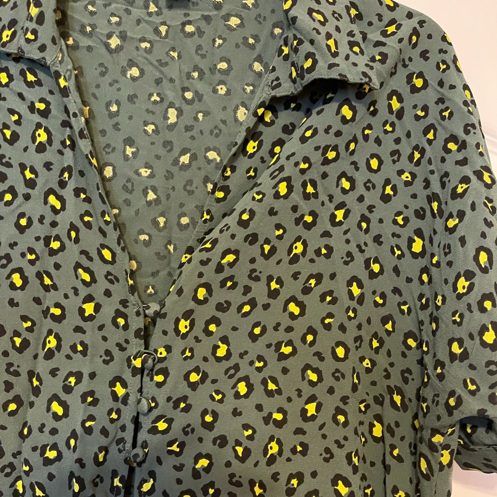 button down blouse. - Picture 2 of 3